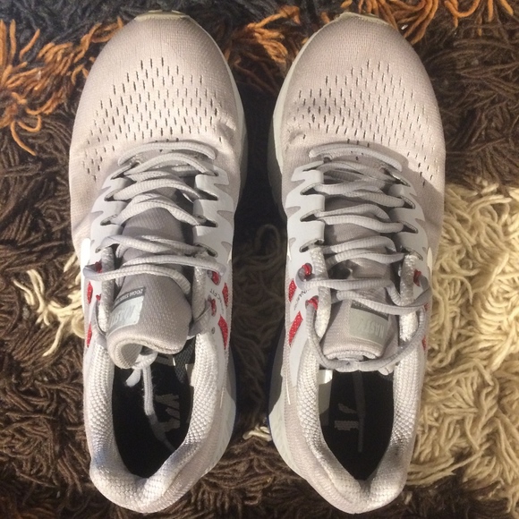 Nike Shoes - Picture 8 of 8